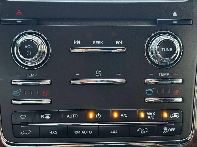 Photo of 2015 Tuxedo Black Metallic Lincoln Navigator