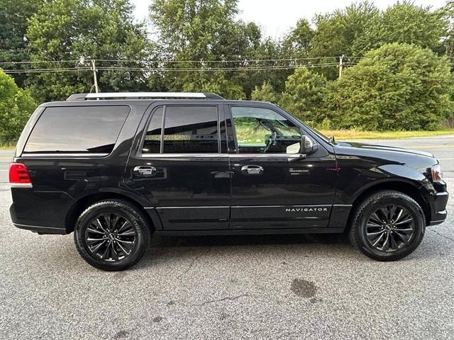 Photo of 2015 Tuxedo Black Metallic Lincoln Navigator