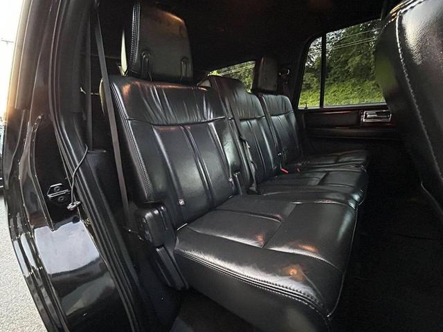 Photo of 2015 Tuxedo Black Metallic Lincoln Navigator