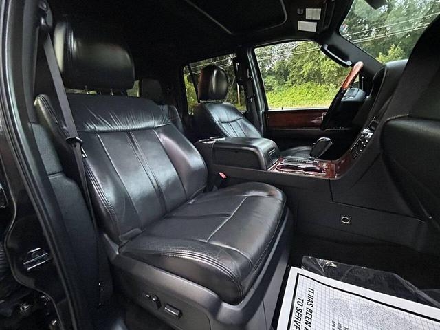 Photo of 2015 Tuxedo Black Metallic Lincoln Navigator