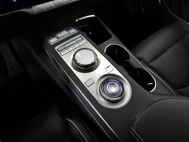 Photo of 2024 White Genesis Electrified GV70