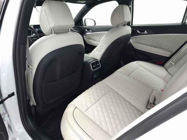 Photo of 2025 Uyuni White Genesis G70
