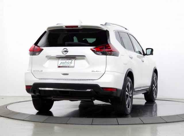 Photo of 2018 White Nissan Rogue