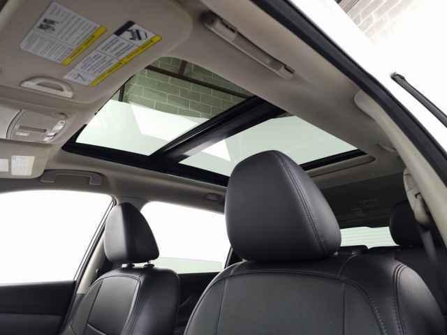 Photo of 2018 White Nissan Rogue
