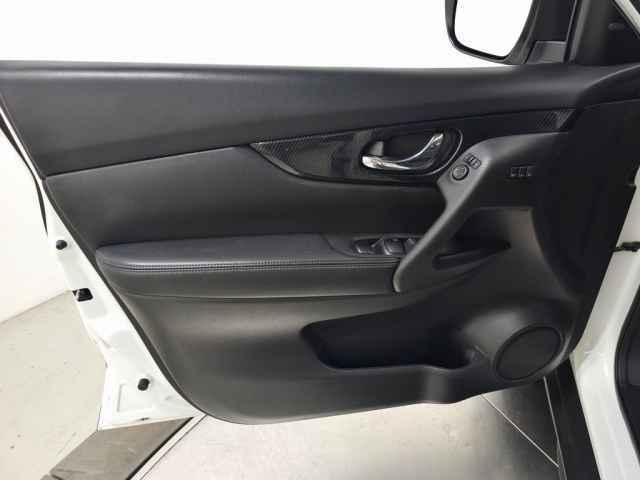 Photo of 2018 White Nissan Rogue