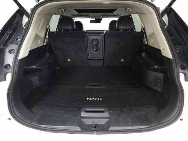Photo of 2018 White Nissan Rogue