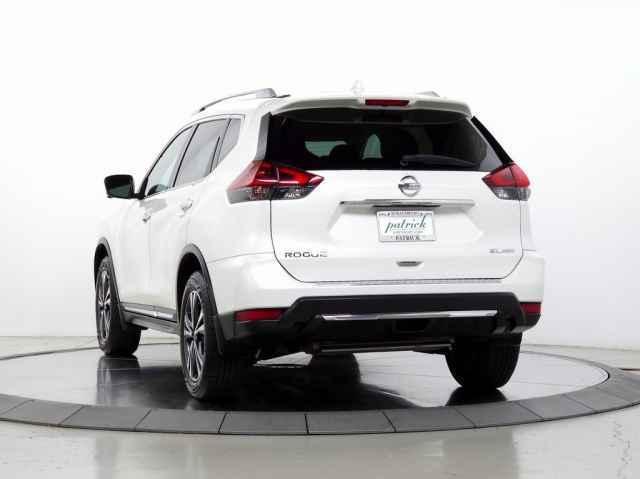 Photo of 2018 White Nissan Rogue