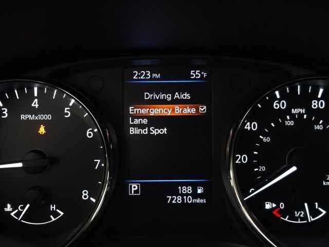Photo of 2018 White Nissan Rogue
