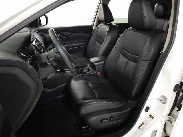 Photo of 2018 White Nissan Rogue