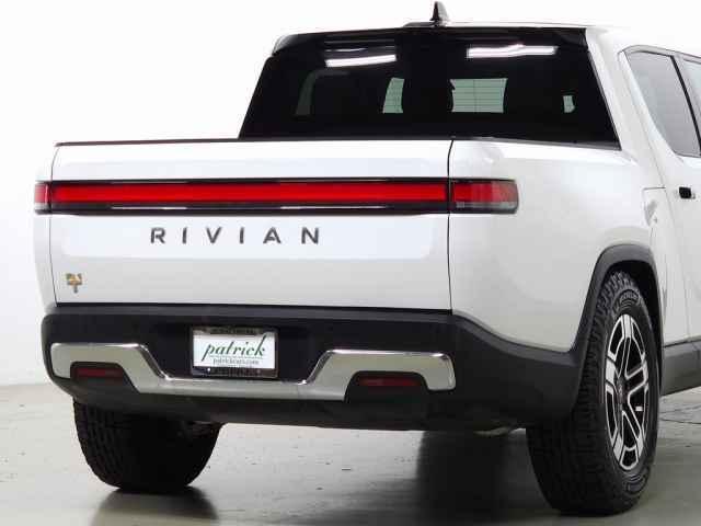 Photo of 2023 Glacier White Rivian R1T