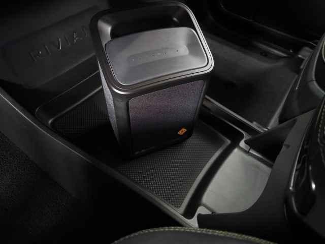 Photo of 2023 Glacier White Rivian R1T