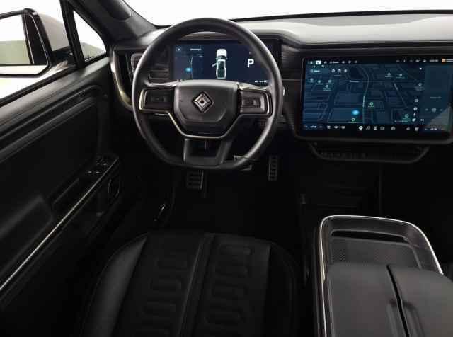 Photo of 2023 Glacier White Rivian R1T