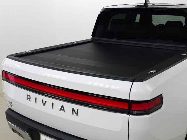 Photo of 2023 Glacier White Rivian R1T