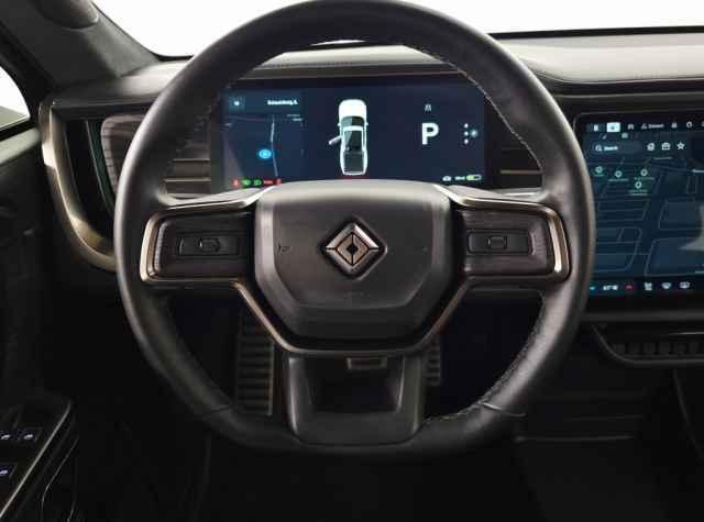 Photo of 2023 Glacier White Rivian R1T
