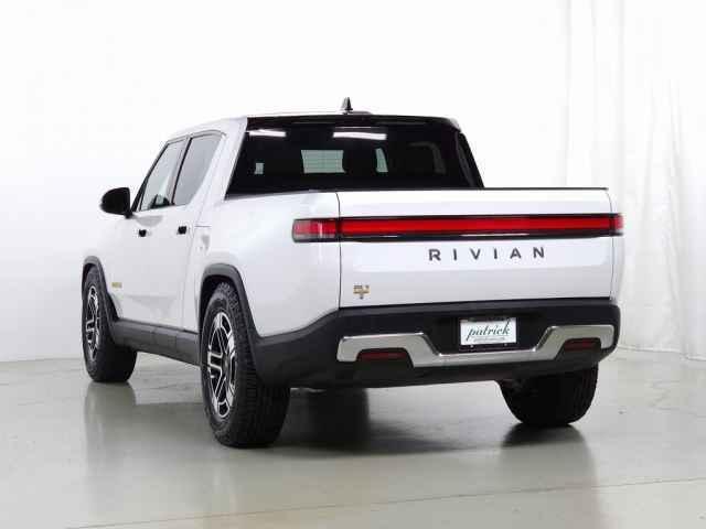 Photo of 2023 Glacier White Rivian R1T