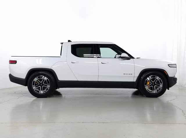 Photo of 2023 Glacier White Rivian R1T