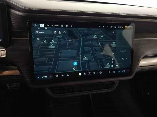 Photo of 2023 Glacier White Rivian R1T
