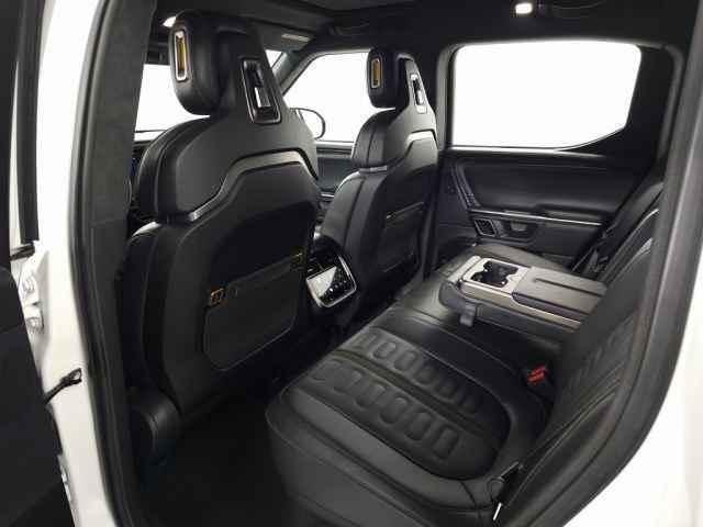 Photo of 2023 Glacier White Rivian R1T