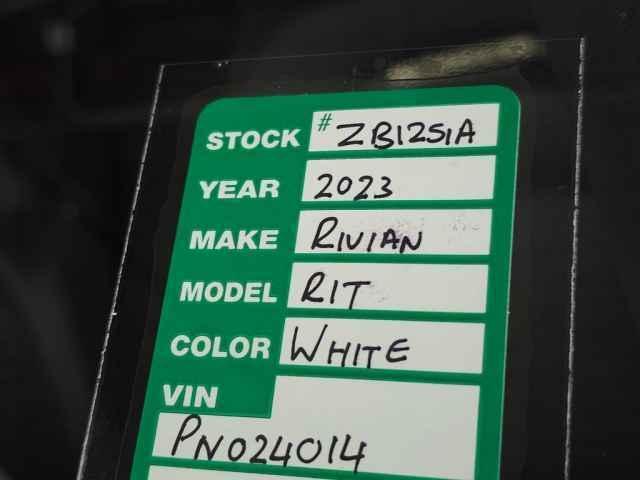 Photo of 2023 Glacier White Rivian R1T
