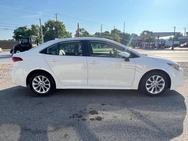 Photo of 2022 Off White Toyota Corolla