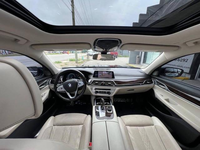 Photo of 2016 Imperial Blue Metallic BMW 750