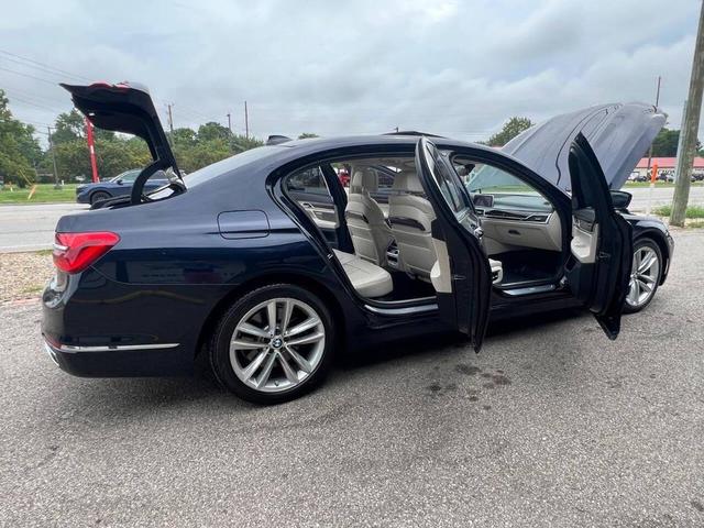 Photo of 2016 Imperial Blue Metallic BMW 750