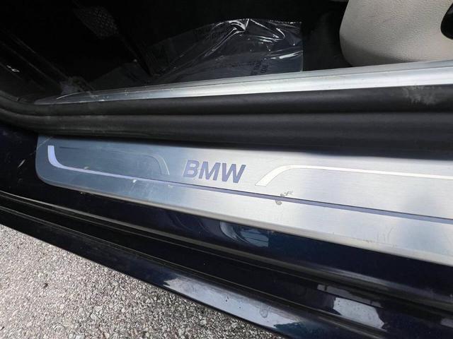 Photo of 2016 Imperial Blue Metallic BMW 750