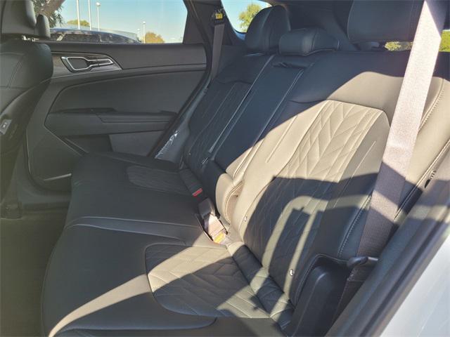 Photo of 2025 Snow White Pearl Kia Sportage