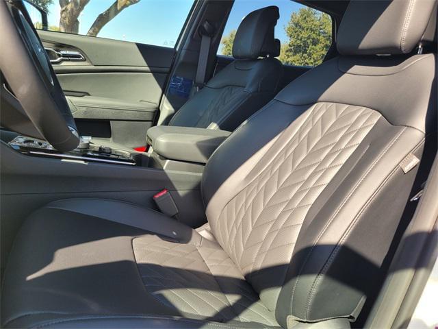 Photo of 2025 Snow White Pearl Kia Sportage