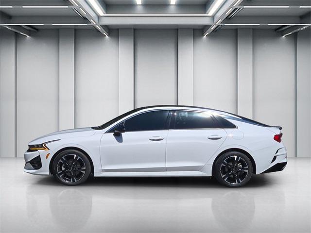 Photo of 2021 Glacial White Pearl Kia K5
