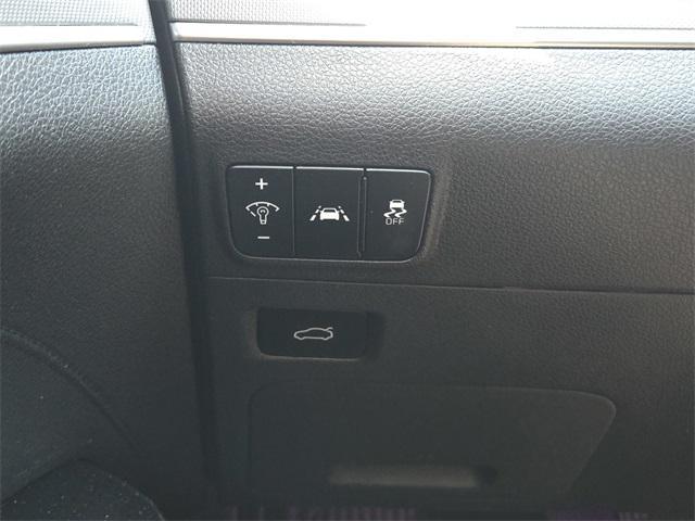 Photo of 2021 Glacial White Pearl Kia K5