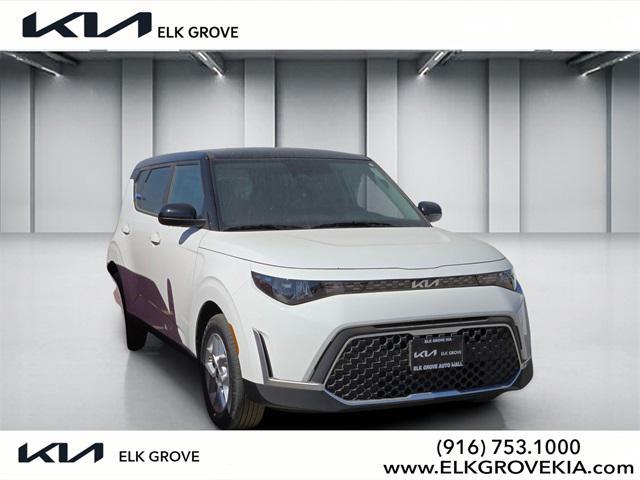 Photo of 2025 Clear White/Black Roof Kia Soul