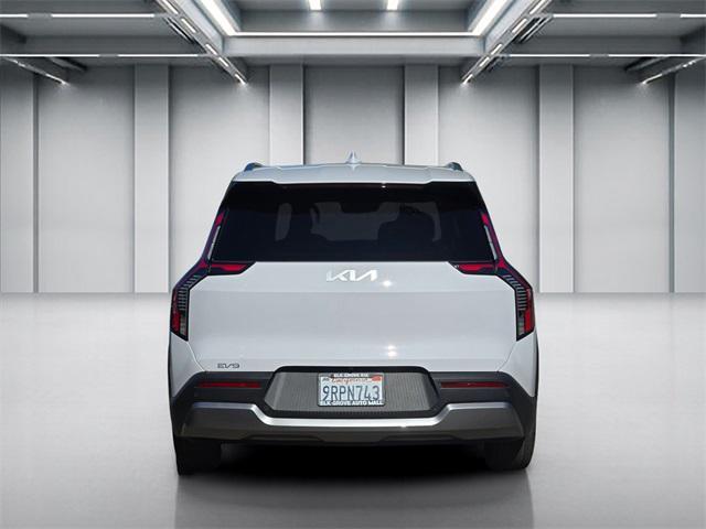 Photo of 2025 Glacial White Pearl Kia EV9