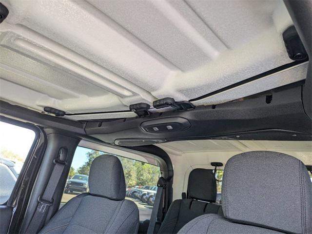 Photo of 2025 Black Clearcoat Jeep Wrangler