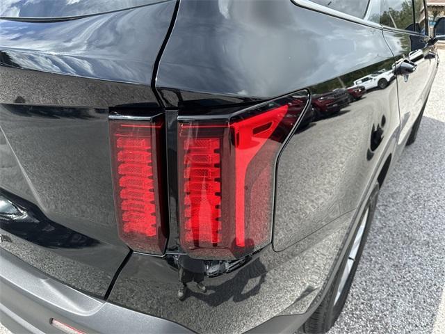 Photo of 2022 Ebony Black Kia Sorento