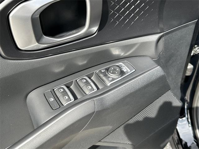 Photo of 2022 Ebony Black Kia Sorento