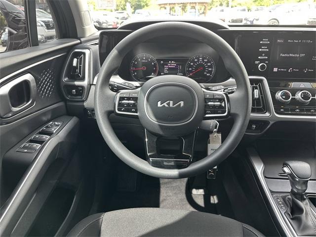 Photo of 2022 Ebony Black Kia Sorento