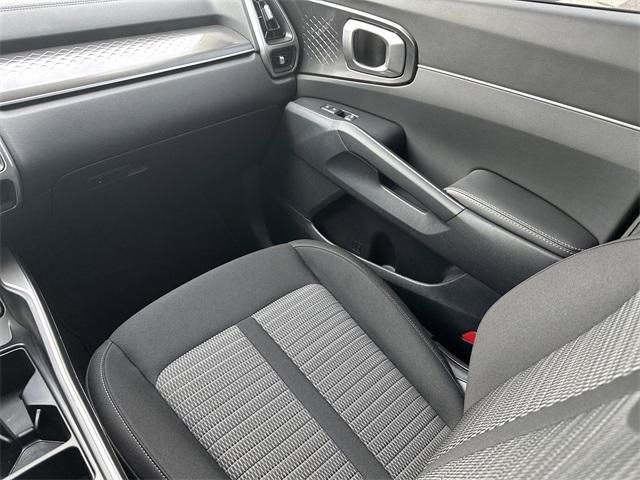 Photo of 2022 Ebony Black Kia Sorento