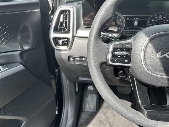 Photo of 2022 Ebony Black Kia Sorento