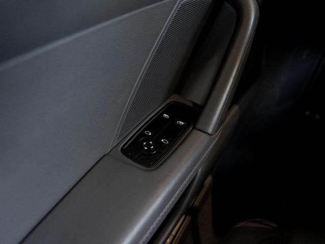Photo of 2020 Black Porsche 911