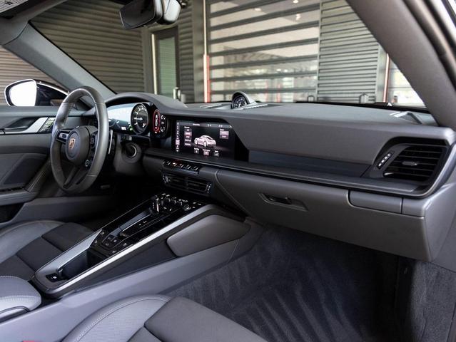 Photo of 2020 Black Porsche 911