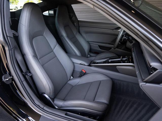 Photo of 2020 Black Porsche 911
