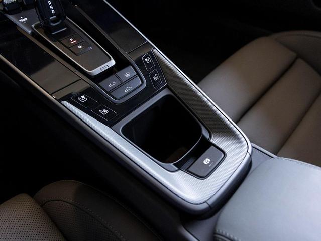 Photo of 2020 Black Porsche 911