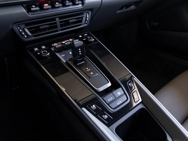 Photo of 2020 Black Porsche 911