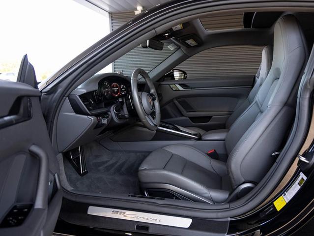 Photo of 2020 Black Porsche 911