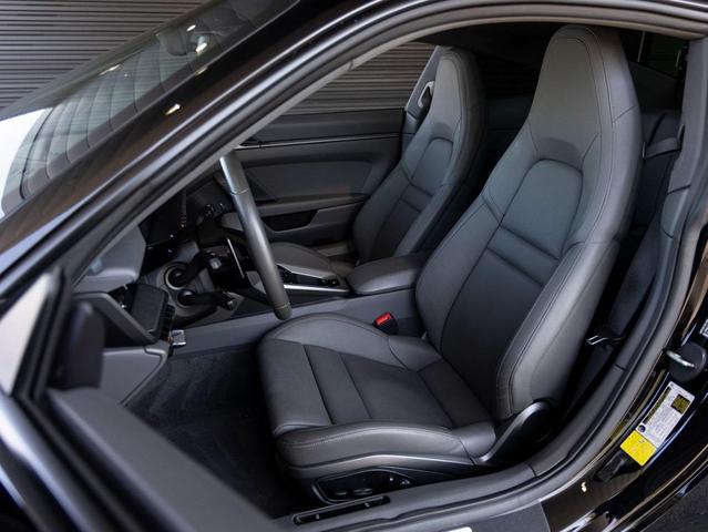 Photo of 2020 Black Porsche 911