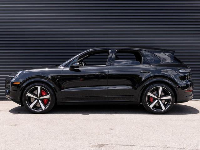 Photo of 2025 Chromite Black Metallic Porsche Cayenne