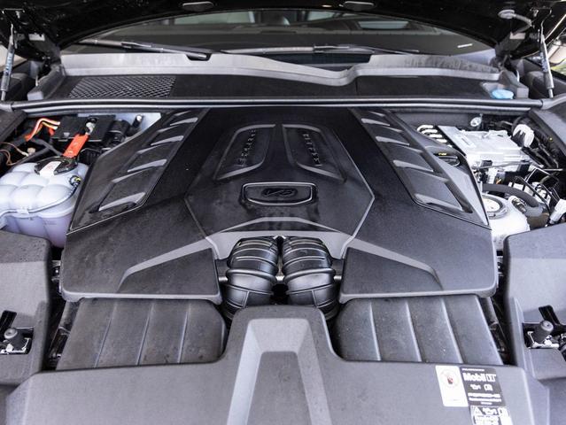 Photo of 2025 Chromite Black Metallic Porsche Cayenne