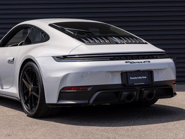 Photo of 2025 Ice Porsche 911
