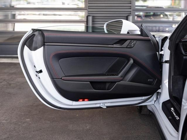 Photo of 2025 Ice Porsche 911